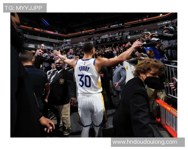 克莱生涯常规赛+季后赛三分总数超越雷·阿伦，升至历史第三